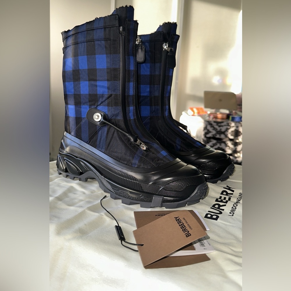 BURBERRY DEEP ROYAL SNOW BOOT 8059387 1010 MEN’S SIZE 43.5/ 10.5 US/ 9.5UK